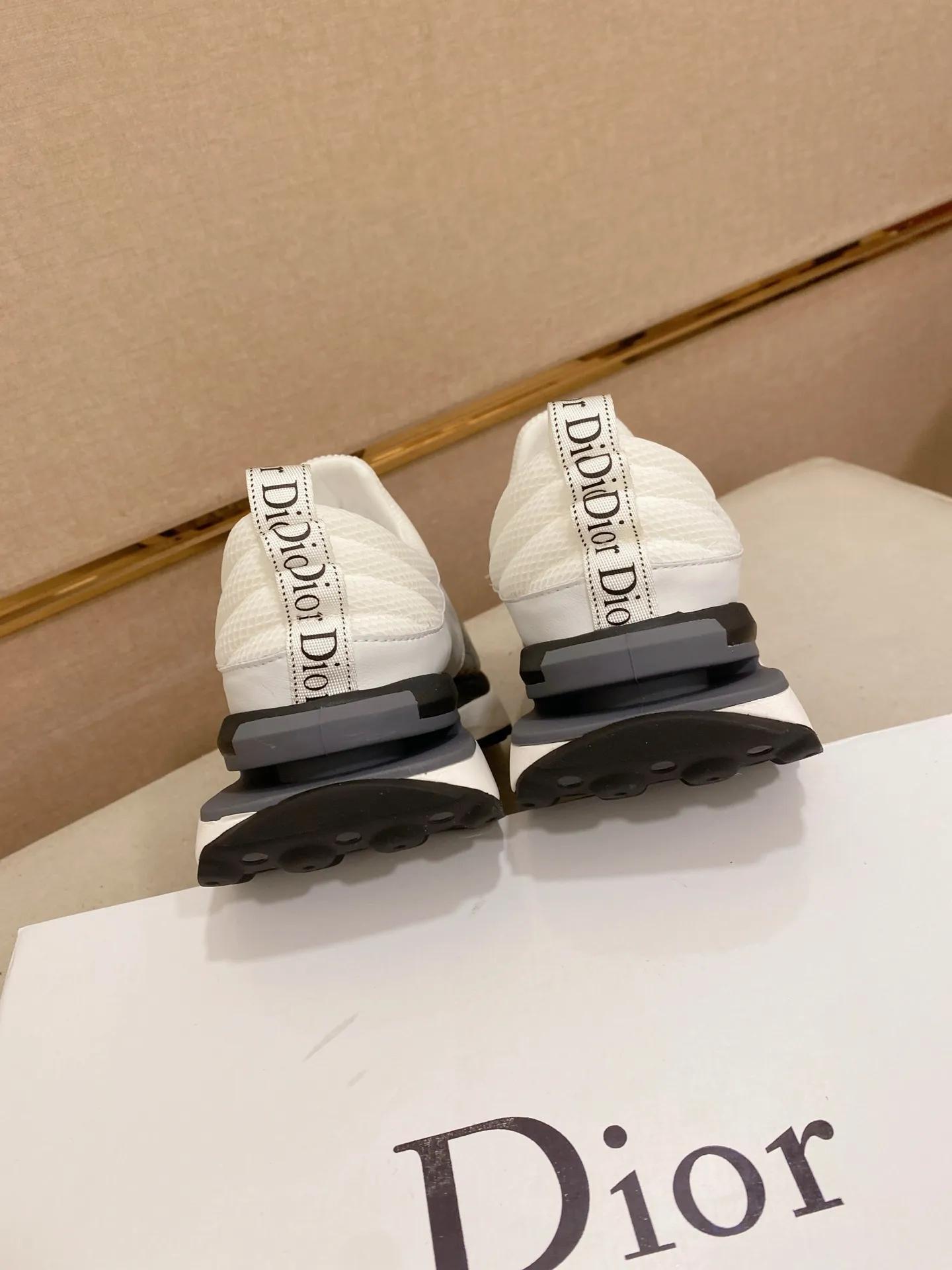 Men's shoes💰: 462💰 [Dior·Dior] New casual sports style men's shoes, new spring and summer design, perfect workmanship, lace-up style to create wardrobe quality, upper: imported first-layer cowhide, sheepskin lining is soft and comfortable, ultra-light TPU wear-resistant outsole, simple, versatile fashion men's shoes, excellent color code number 38--44. Can be customized 45 non-returnable